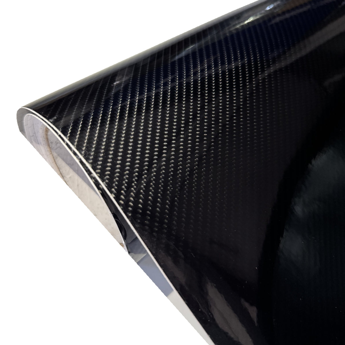 Zijkant van de rol carbonfolie zwart glans Premium en carbonstructuur